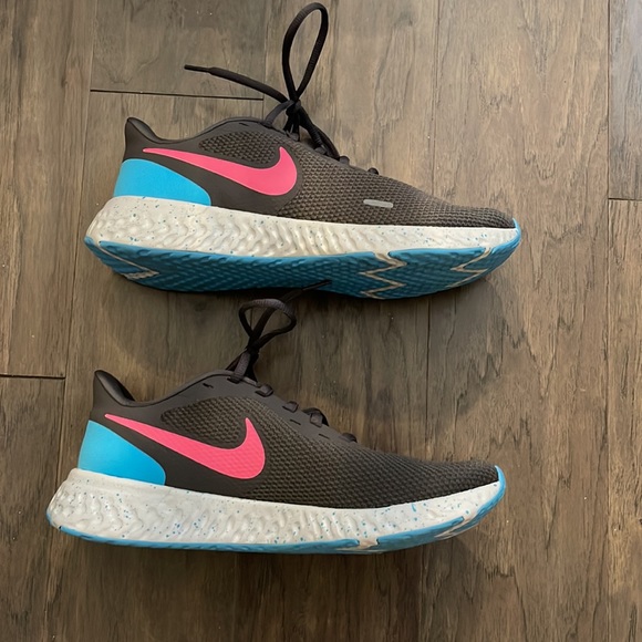 Nike tennis shoes - Picture 2 of 6